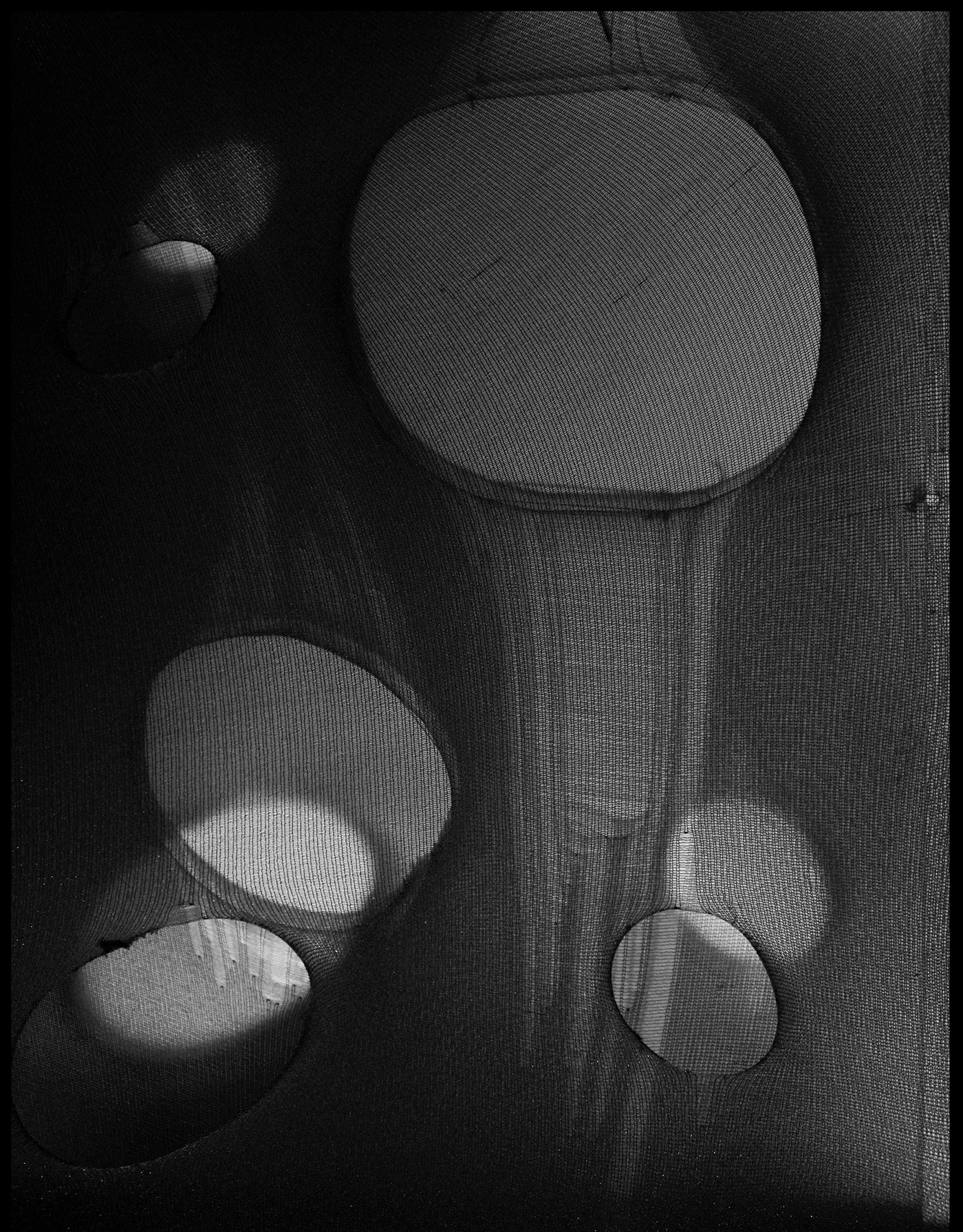 Noir Abysses, polyamide, 169x143 cm, 2016 © Camille Grandval