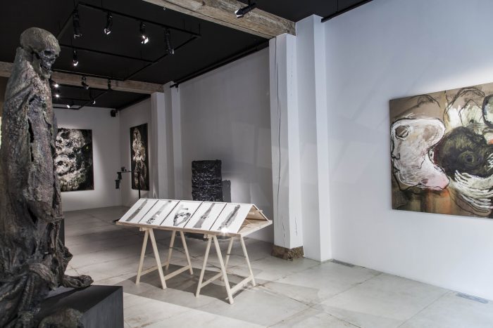 Vue de l'exposition Gravité de Lydie Arickx à la Loo and Lou Gallery Haut-Marais © Loo and Lou Gallery