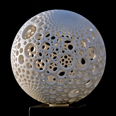 Planet Alpha, marbre, 80x80x80 cm, 2010 © Matthias Contzen