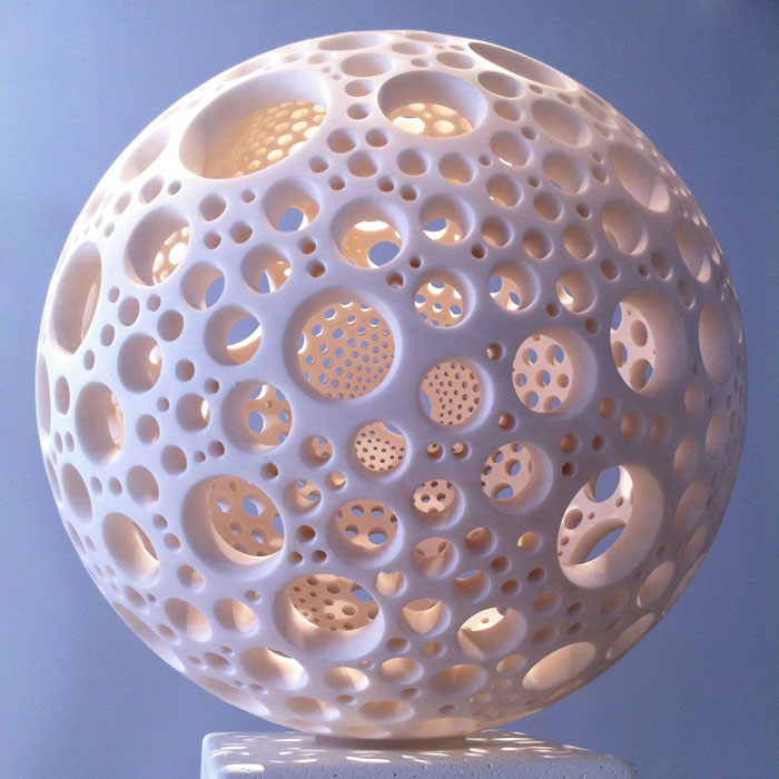 Planet Lucky, marbre, 72x72x72 cm, 2015 © Matthias Contzen