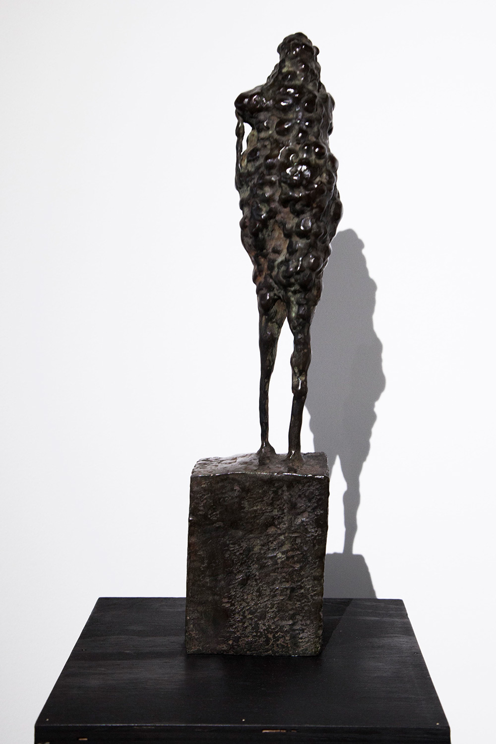 Figure de Roche, bronze, 30x7,5x6 cm, 2008, présenté lors d'Incarnation © Loo & Lou Gallery