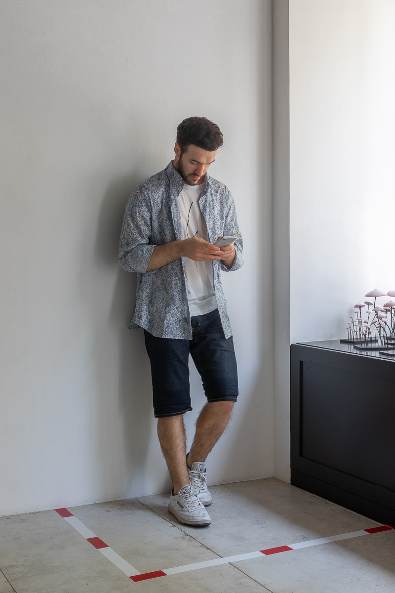 Le Déconnecté (2019) Silicone, cheveux naturels, jesmonite, 168 x 55 x 64 cm © Loo & Lou Gallery