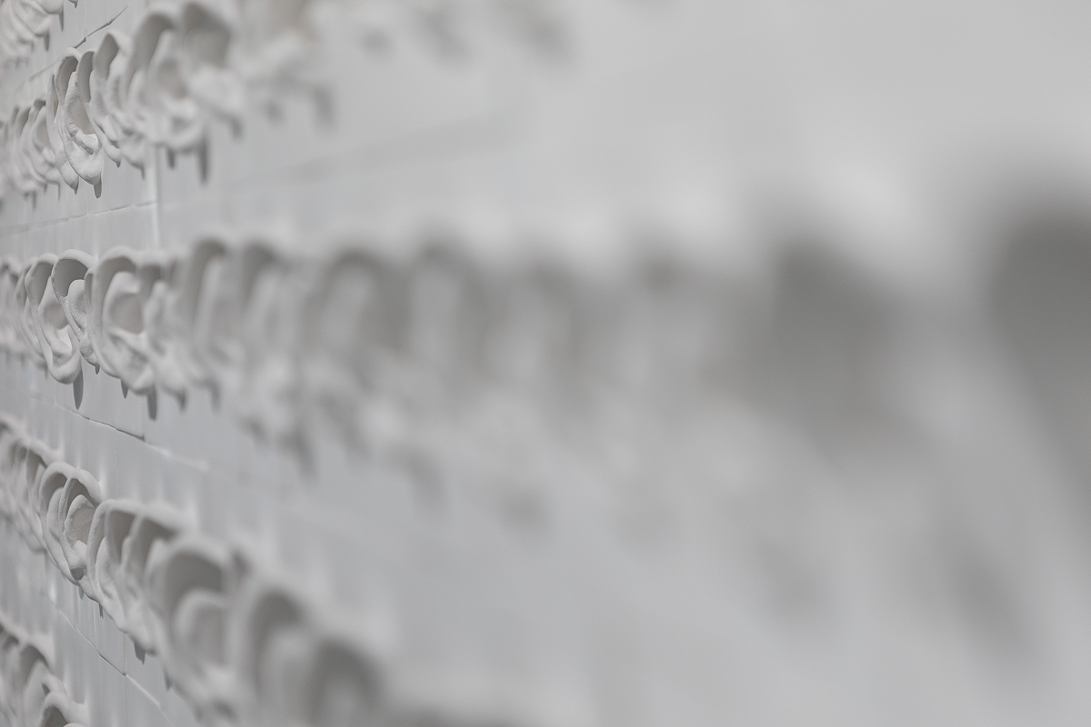 OuÏe (detail), 2014, Marble plaster, 65 x 55 x 10 cm © Loo & Lou Gallery