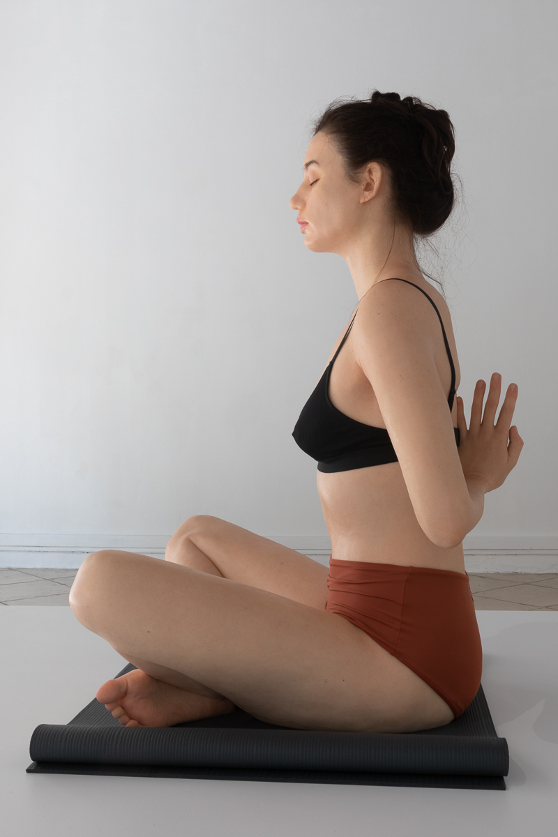 Detox, 2019, Silicon, natural hair, jesmonite, 110 x 90 x 45 cm © Loo & Lou Gallery