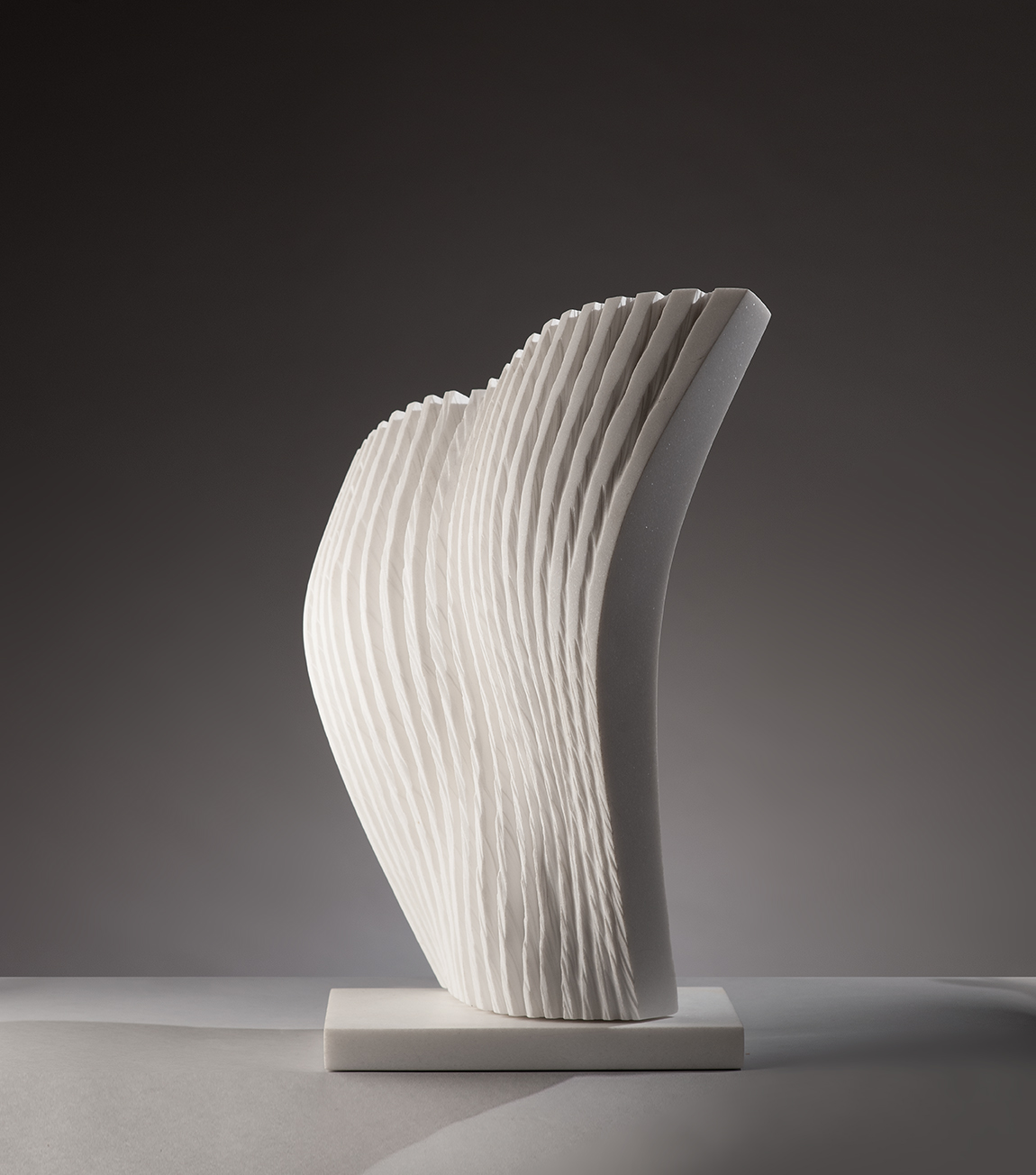 Être en Nature,2020, Marbre blanc grec, 53 x 41 x 18,5 cm / Image : Alberto Ricci © Benoît Luyckx