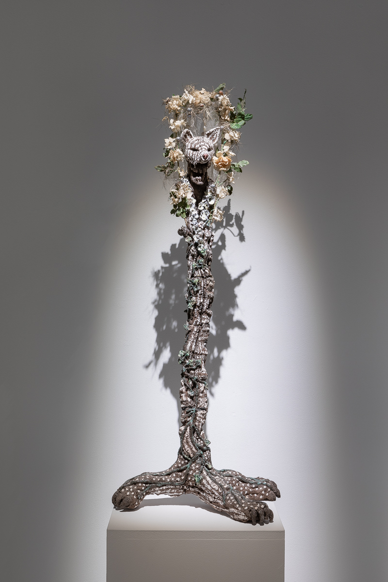 Il Lupo (2013) Terre noire chamottée, technique mixte, 90 x 40 x 30 cm © Emilie Mathé Nicolas