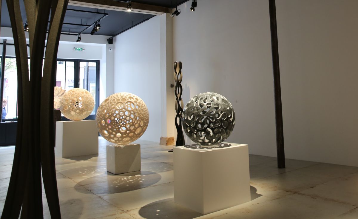 View of the exhibition Universe at the Loo & Lou Gallery © Matthias Contzen