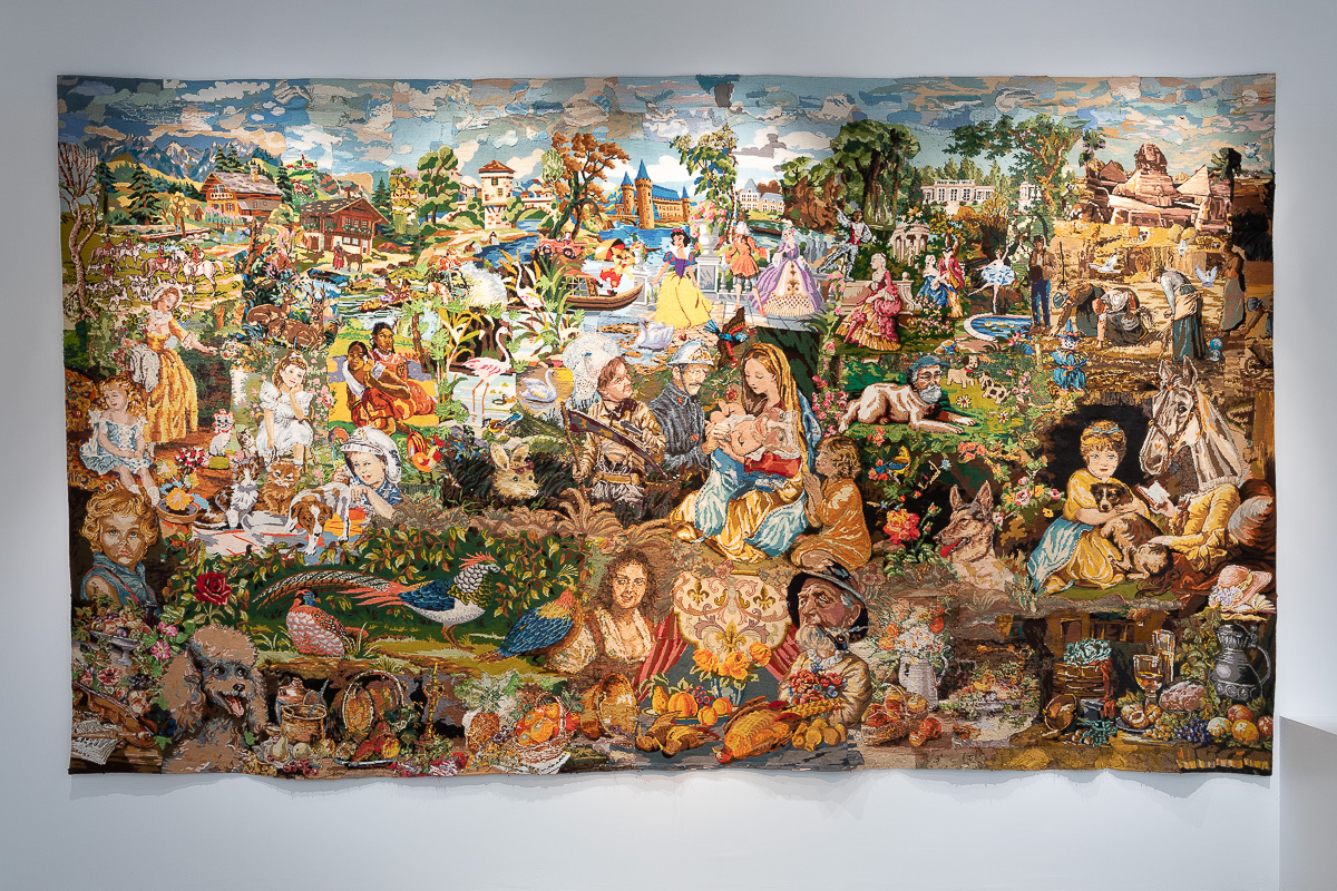 Nativité, 2019, Canevas et tapisserie assemblés et cousus, 378 x 217 cm | Image : Emilie Mathé Nicolas