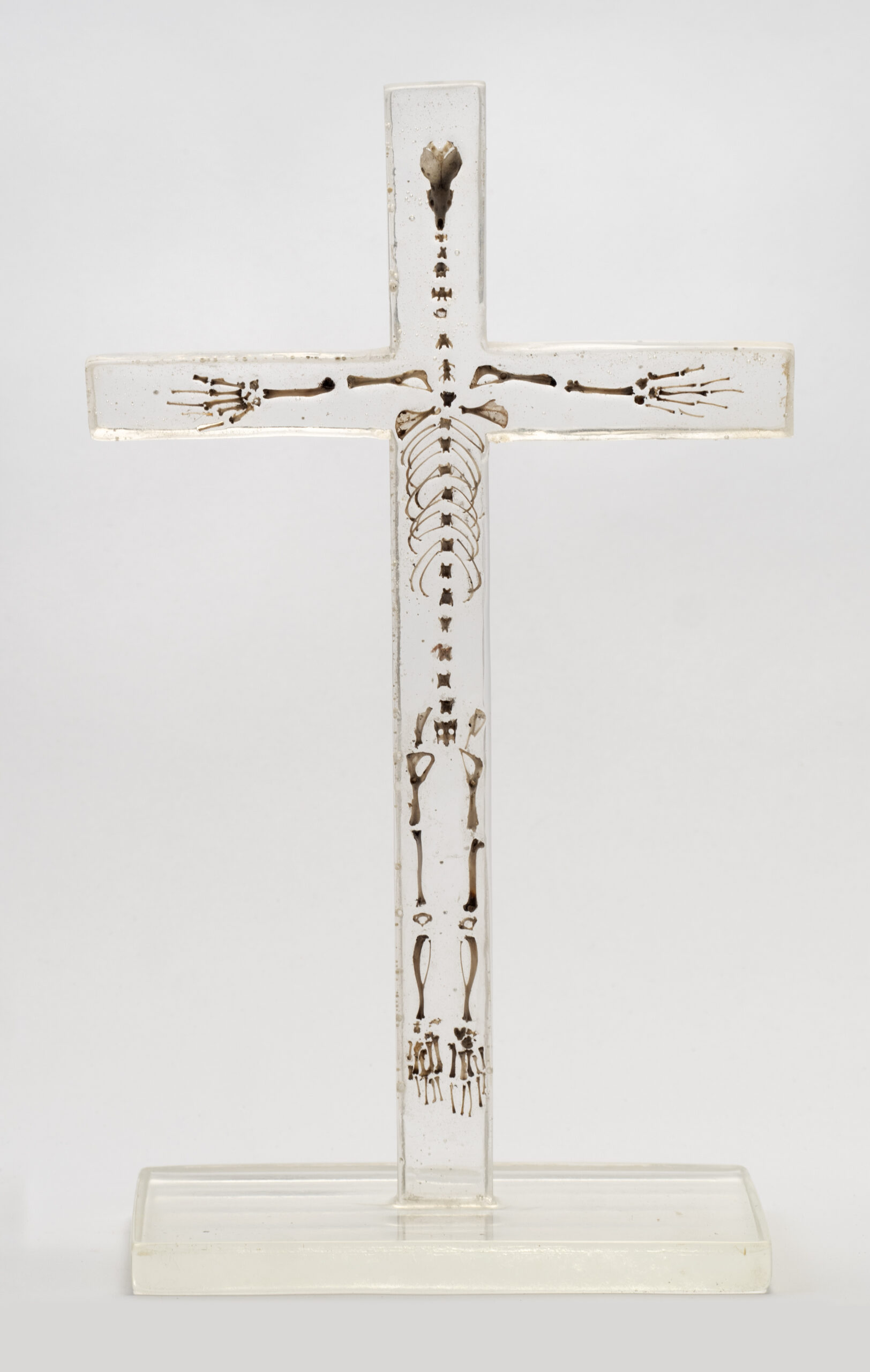 Série Chemin de croix, 2020, Résine et os, 30 x 17,5 x 11 cm