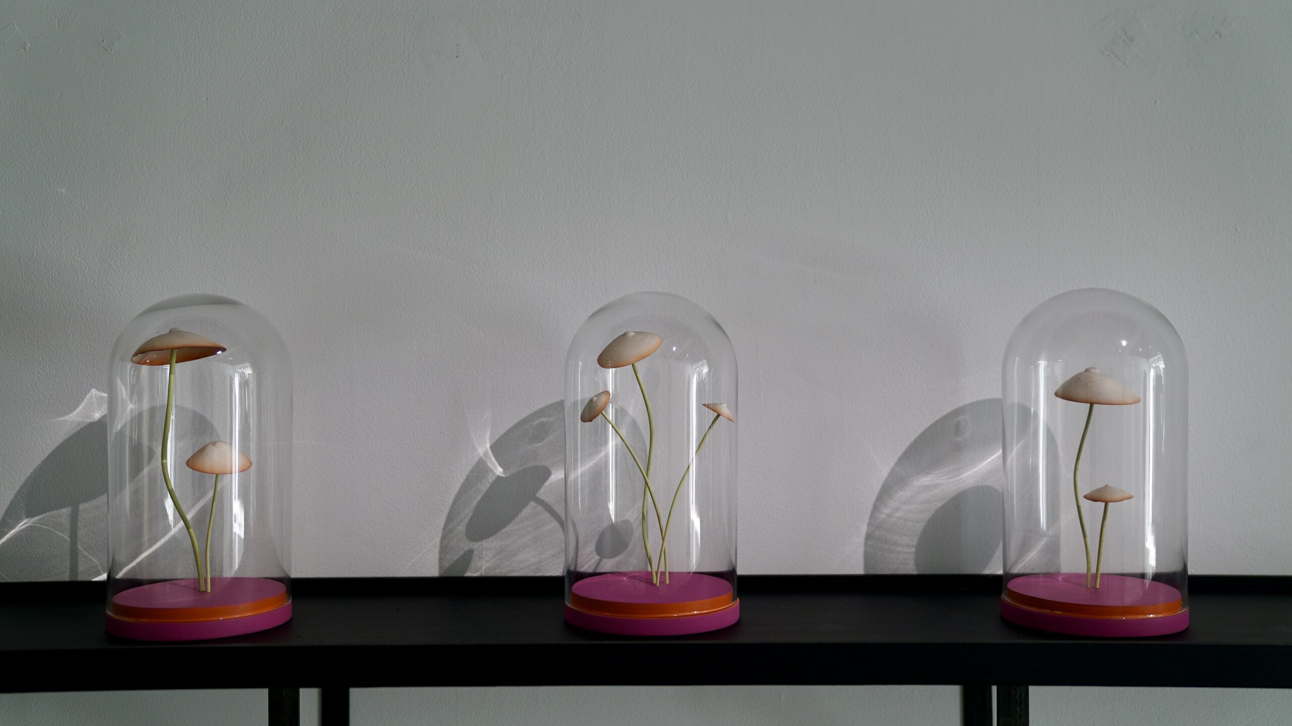 Pop pépinières, 2023, métal, jesmonite © François Benichou-Mahé