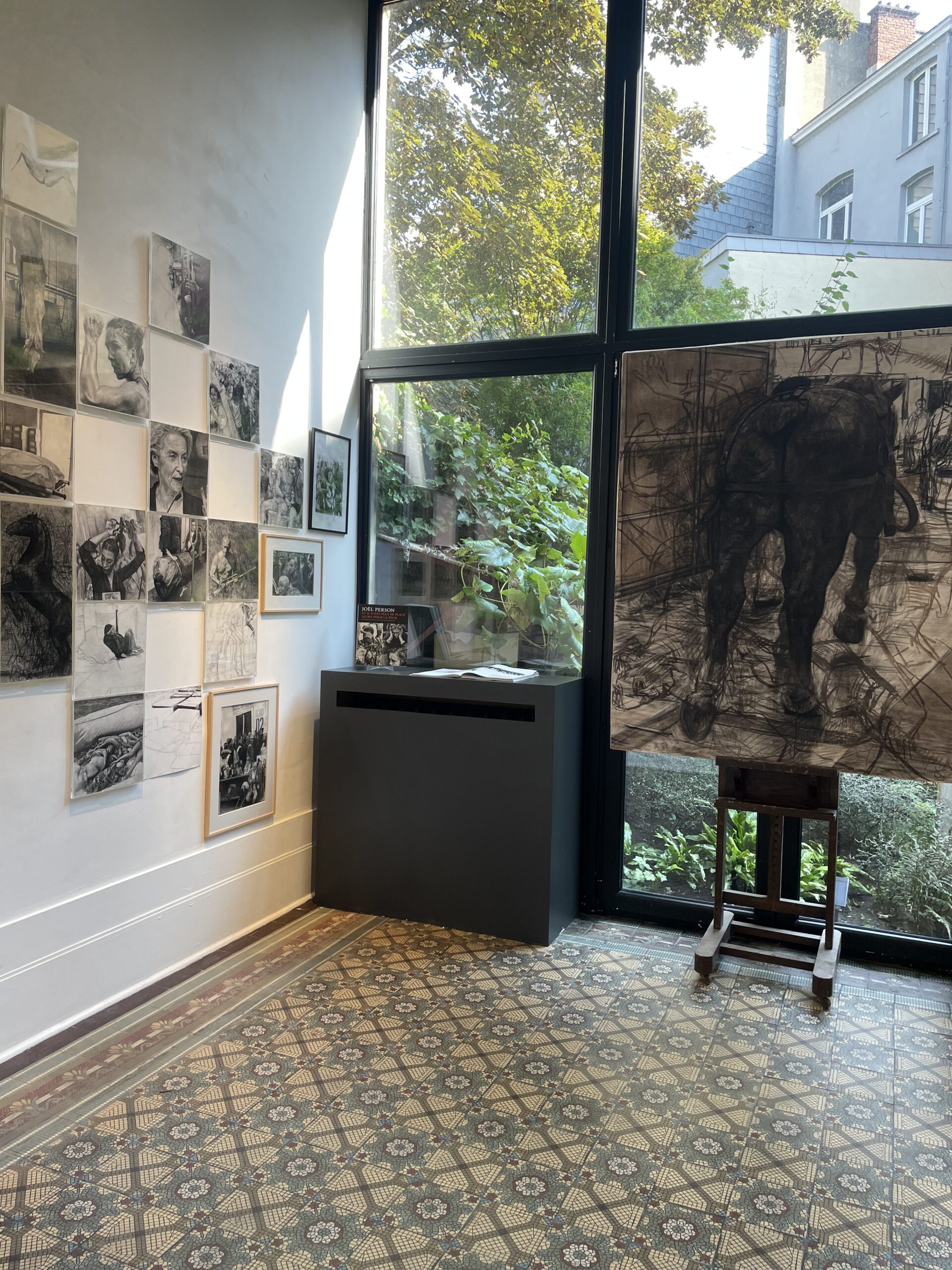 Vue de l'exposition au Cabinet de curiosités contemporain Jonathan F. Kugel, 2024