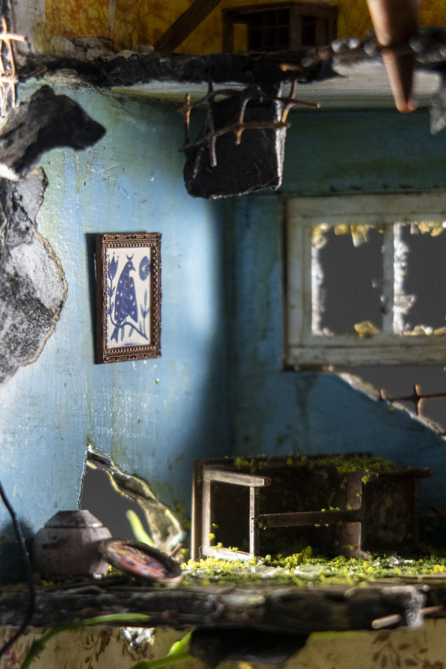 Ici La Paix (détail), 2024, Technique mixte, 66 x 17 x 17 cm | © Simon Laveuve