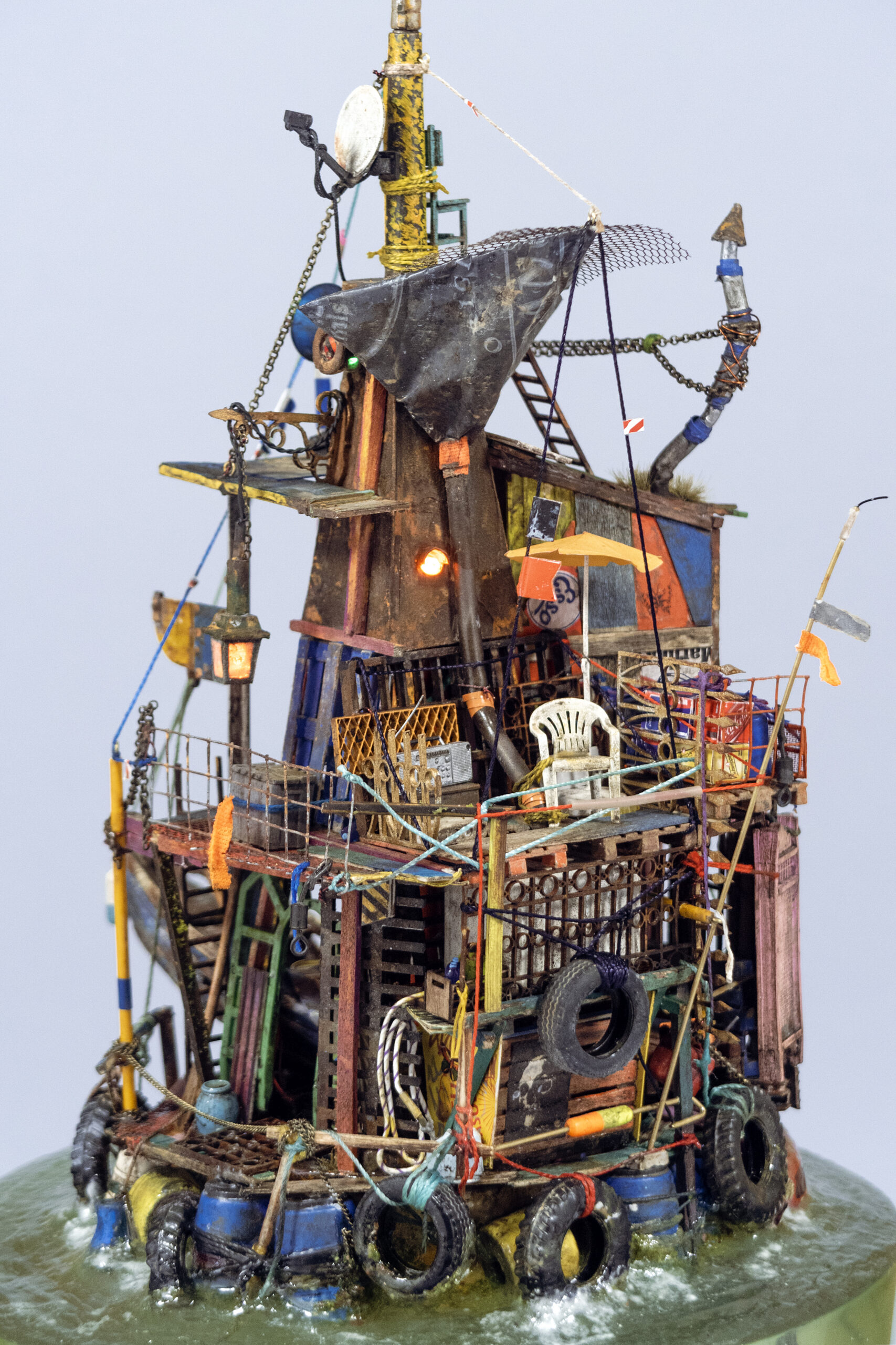 La Bouée (détail), Technique mixte, 47 x 19 x 19 cm | © Simon Laveuve