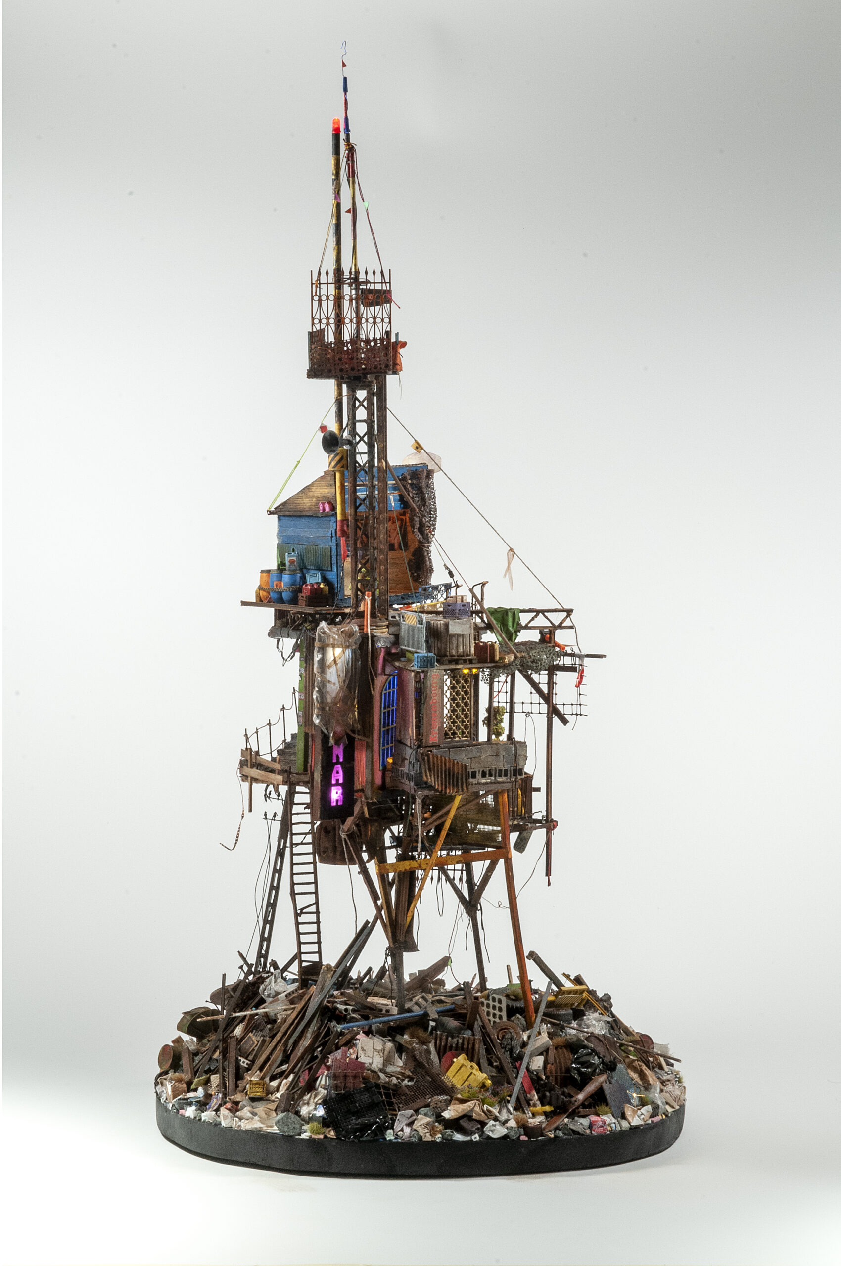 L'Île, Technique mixte, 35 x 35 x 70 cm | © Simon Laveuve