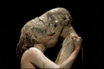 27.04.2021 | Olivier de Sagazan présente son projet "La Messe de l'Âne / Ainsi sois moi" à la Biennale de la danse de Venise